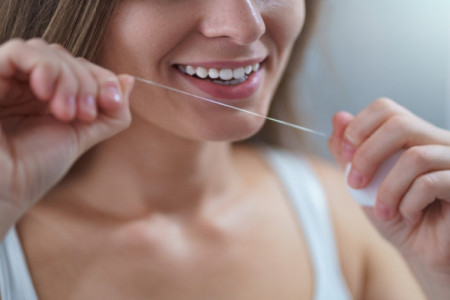A Step-by-Step Guide to Flossing! Infographic